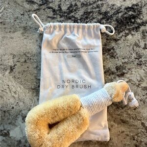 Nordic Dry Brush - BRAND NEW